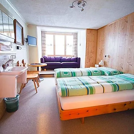 Hotel Hold 2*